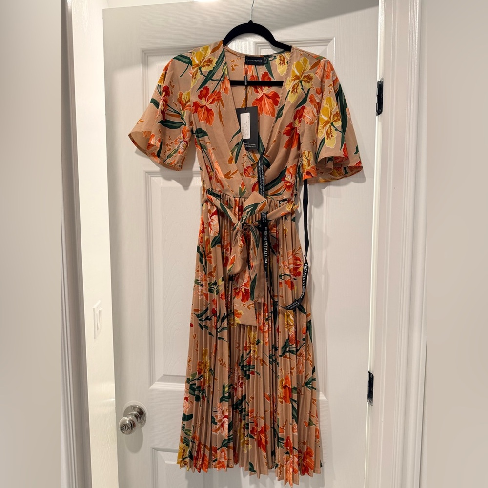 PrettyLittleThing Floral Midi Dress in Peach - NWT